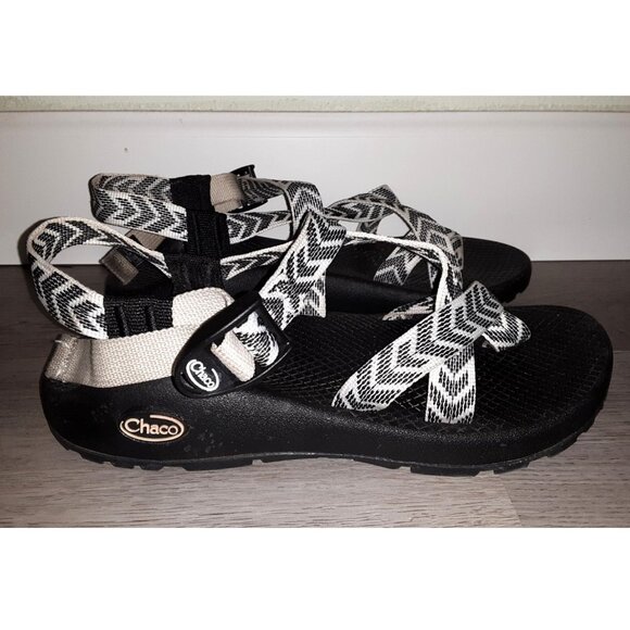Chaco Z2 Classic Strappy Sandals Women's Size 8 Black Geometric Walking Hiking - Picture 1 of 9